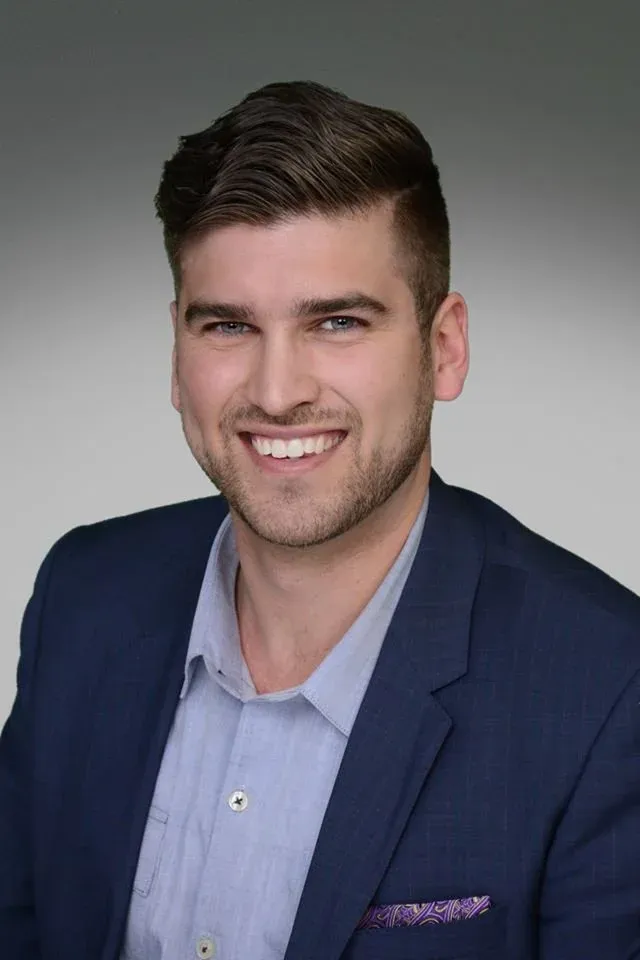 Arty Santos, Associate